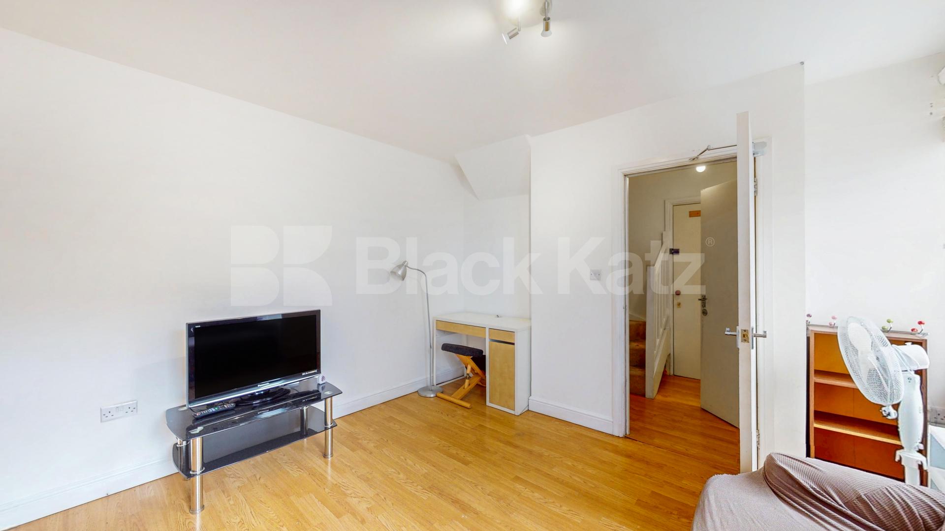 Bright & Spacious 2-Bed Flat to Rent – Minutes from Camden Town Station Camden High Street, Camden